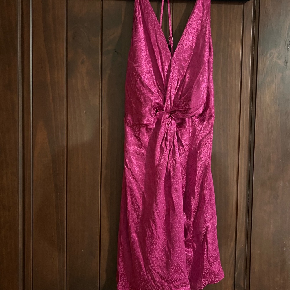 Purchased from Vici . Mini dress , never worn . Just washed. Great for the beach